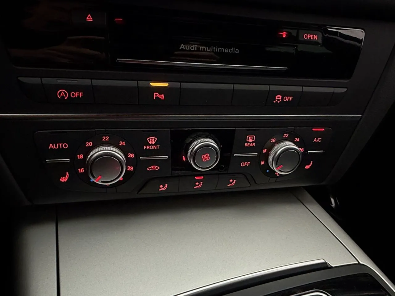 Vehicle image 26