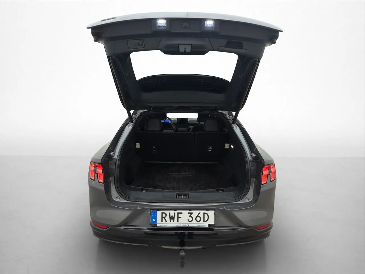 Vehicle image 32