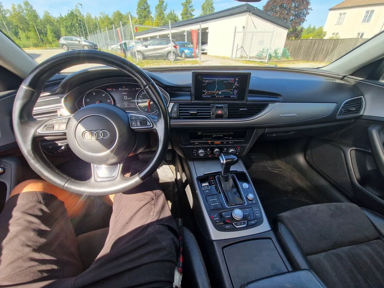 Vehicle image 10