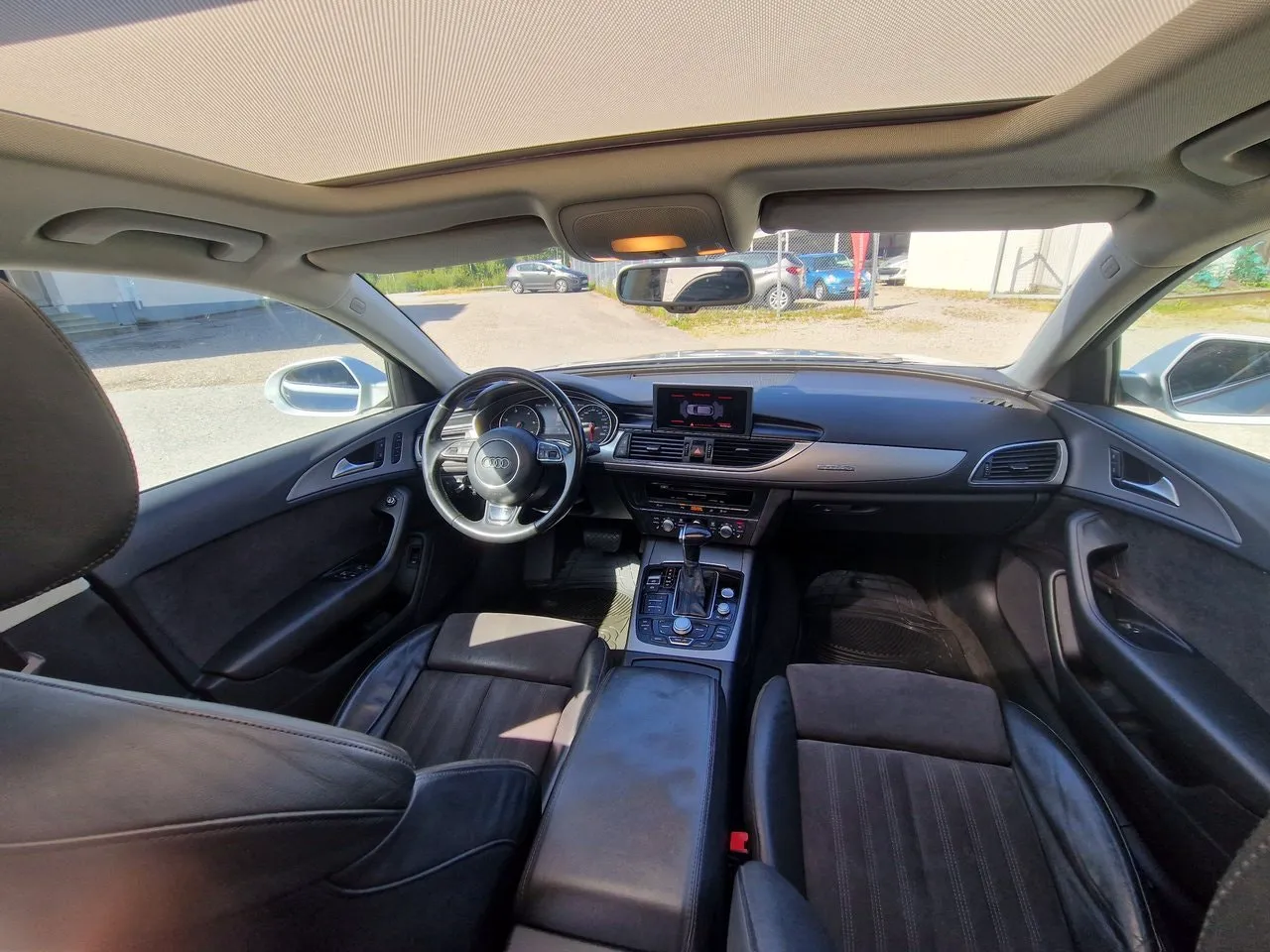 Vehicle image 7