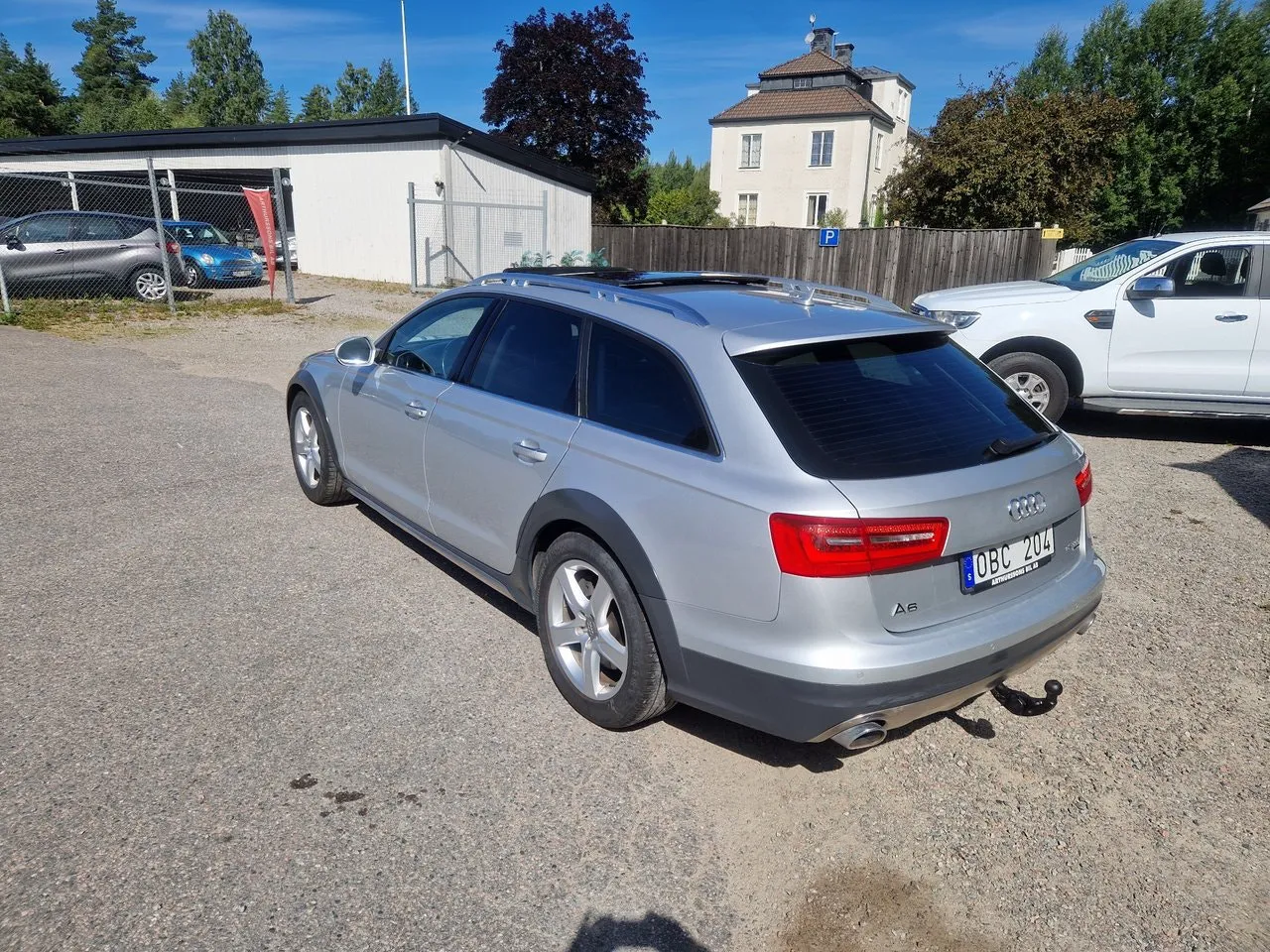Vehicle image 6