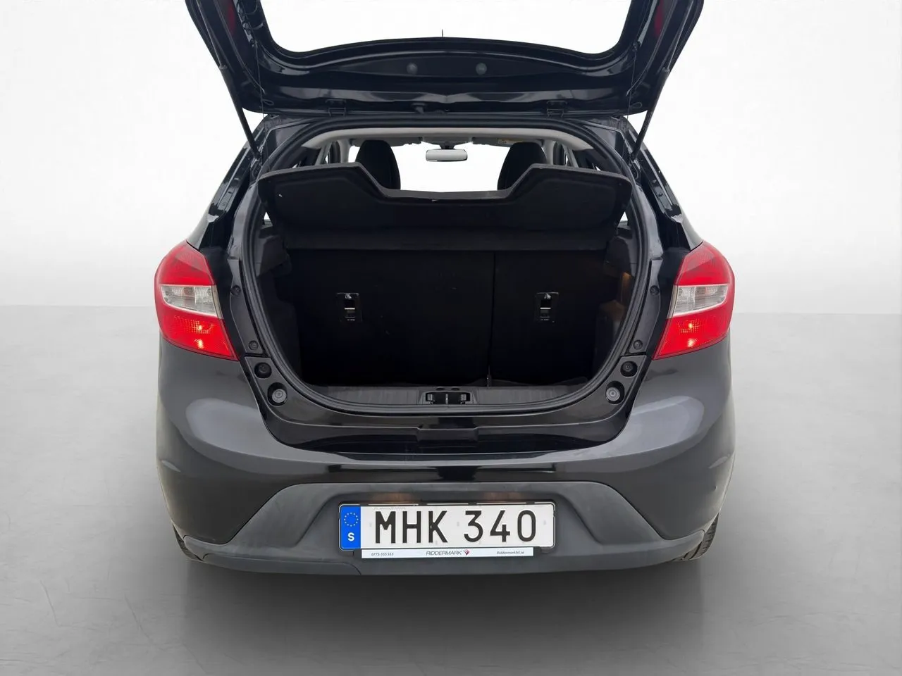 Vehicle image 18