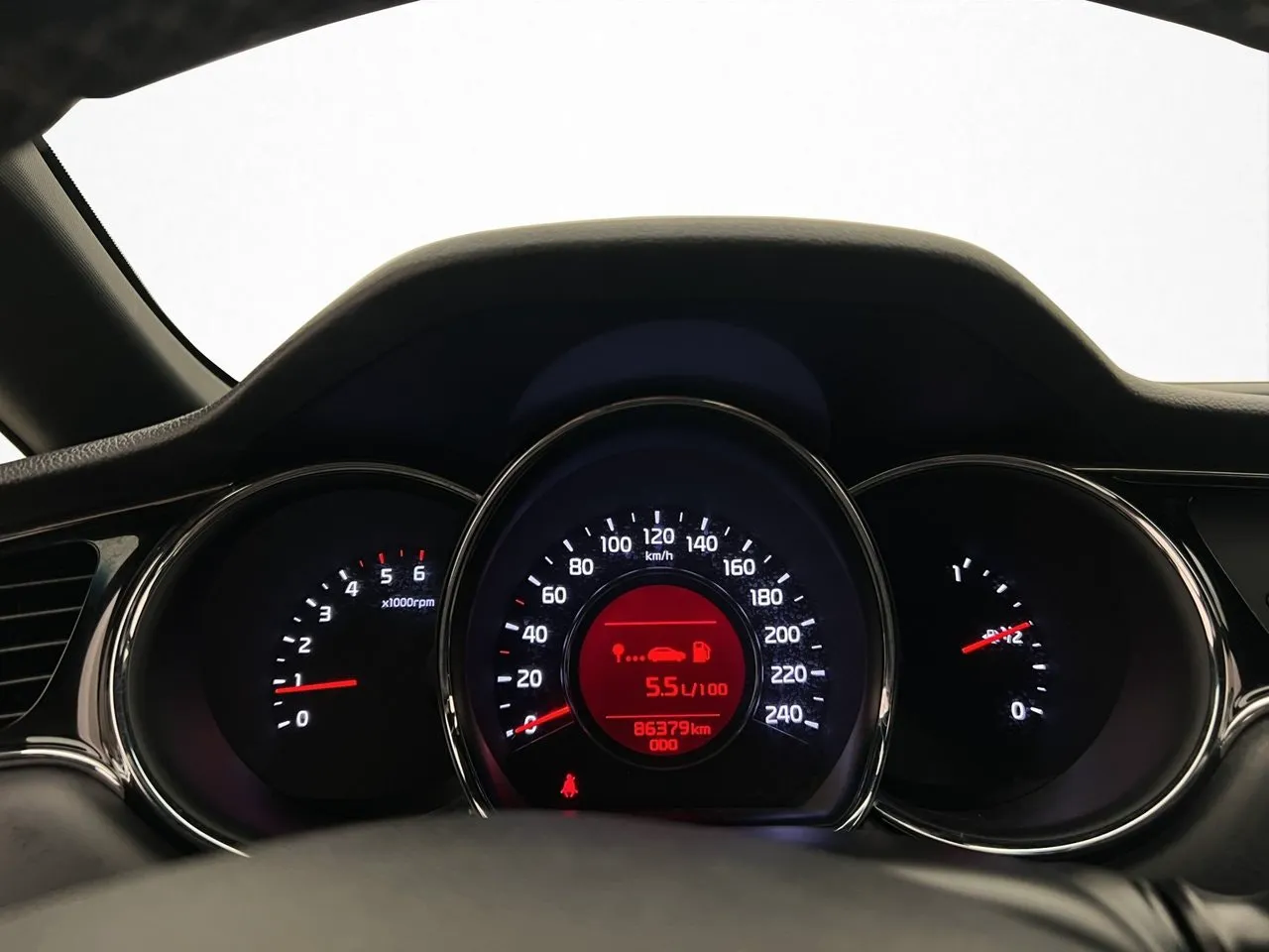 Vehicle image 16