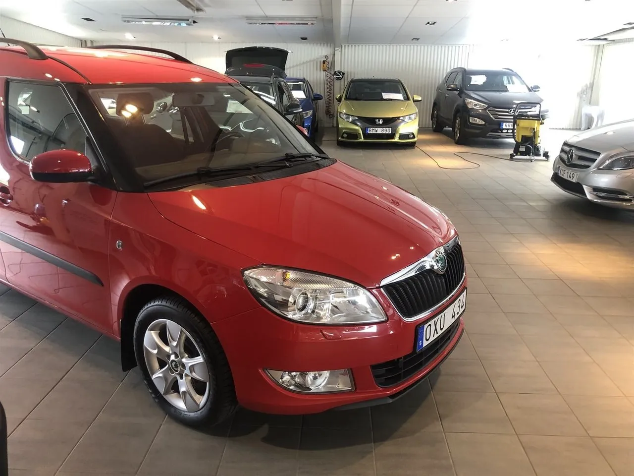 Vehicle image 4