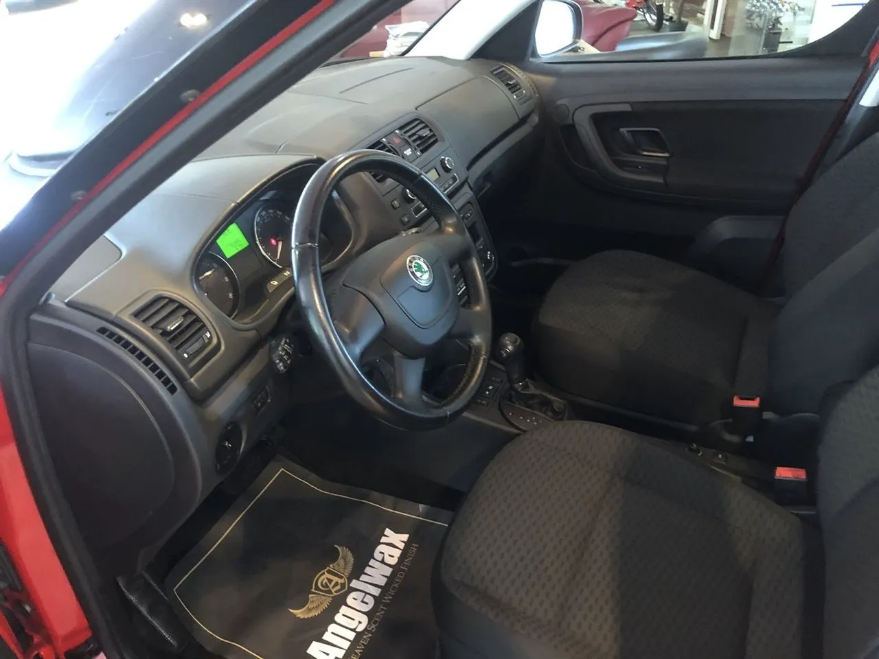 Vehicle image 6