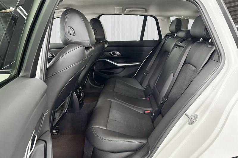 BMW 330 bild 11