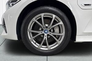 BMW 330 bild 9