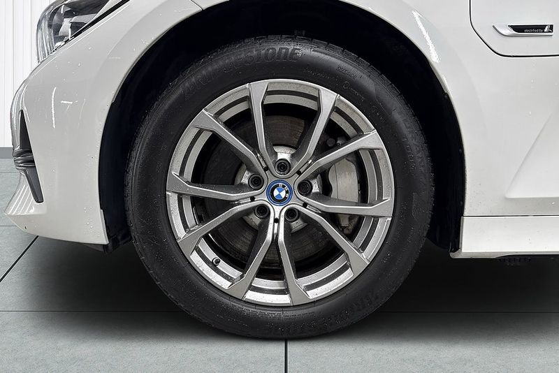 BMW 330 bild 9