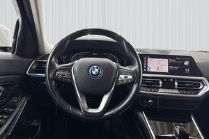 BMW 330 bild 16