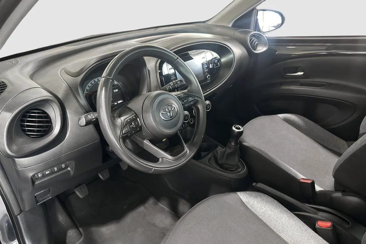 Vehicle image 7