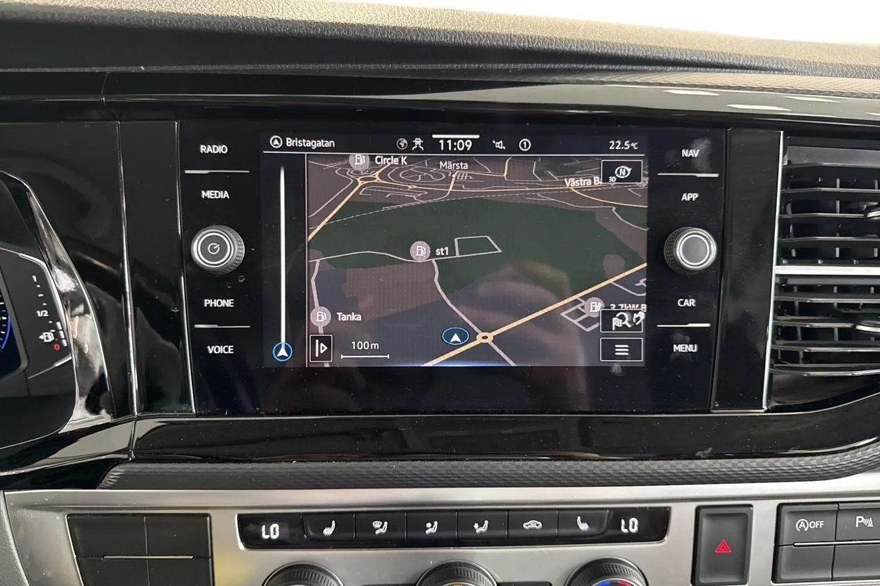 Vehicle image 24