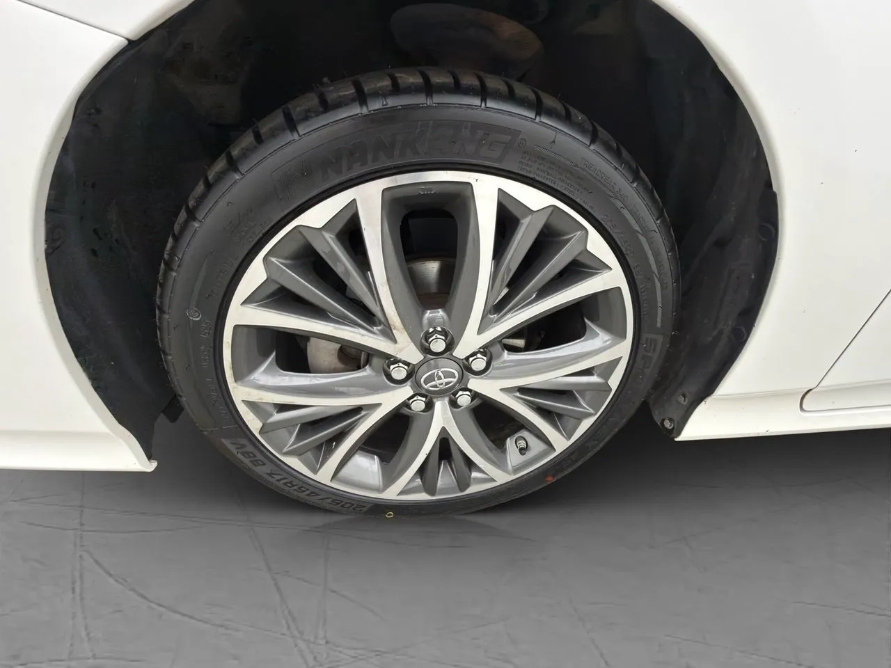 Vehicle image 25
