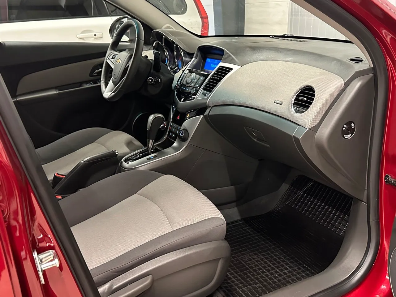 Vehicle image 8