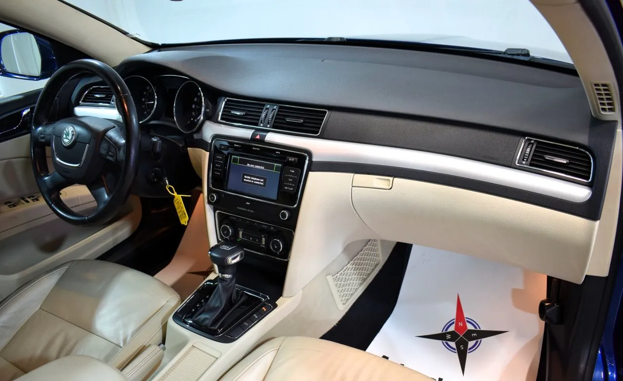 Vehicle image 15