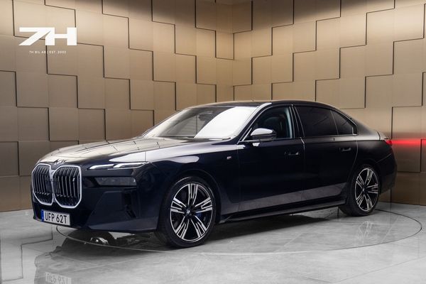 BMW i7 xDrive60 Individual M Sport / B&W / Massage / SkyLounge - 2024