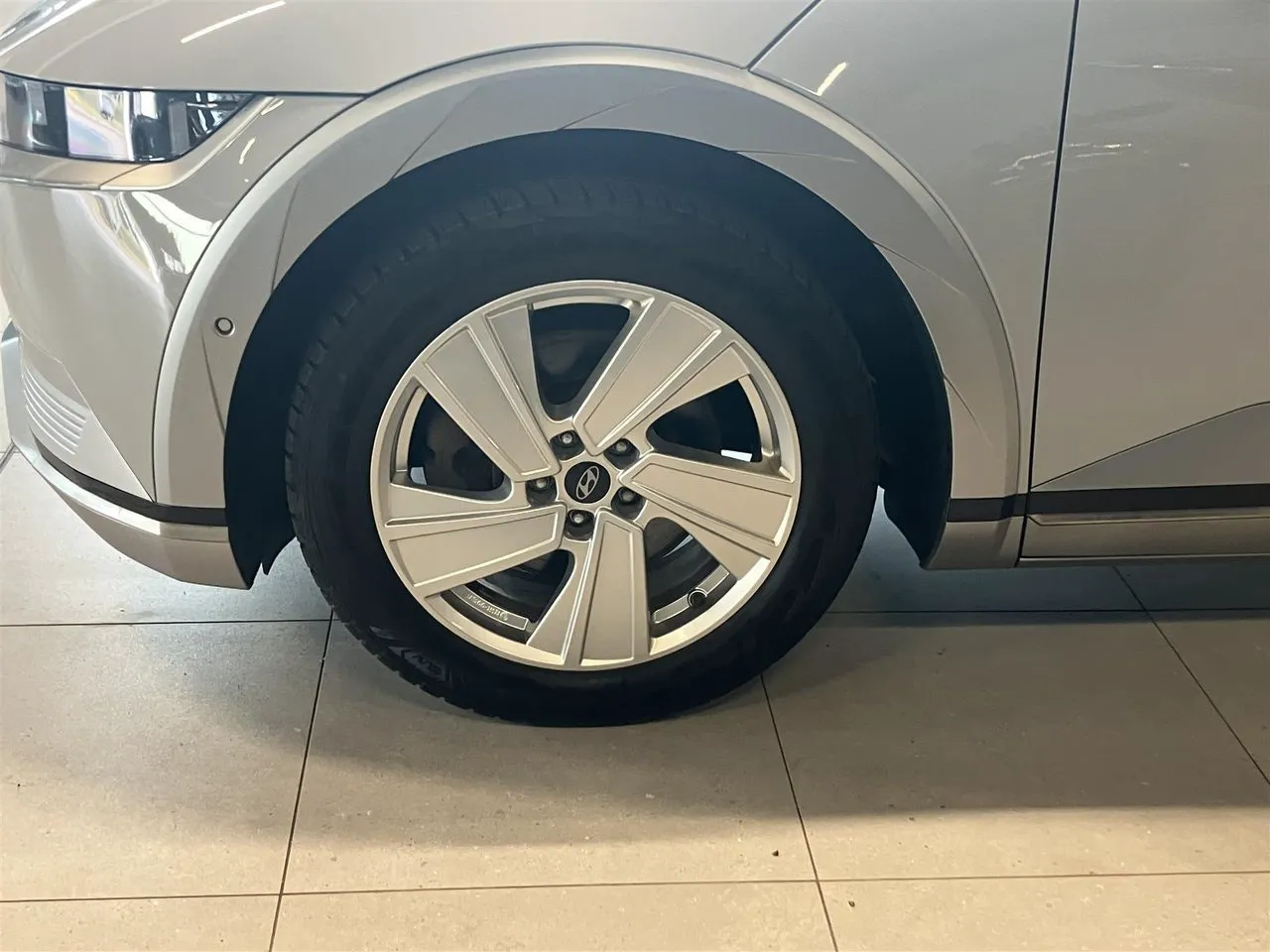 Vehicle image 14