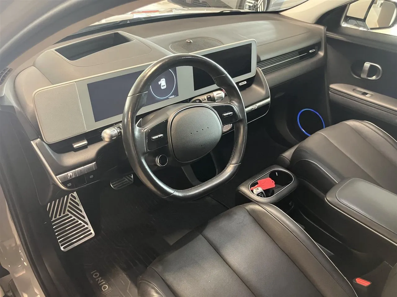 Vehicle image 9