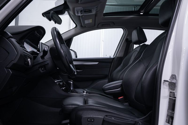 BMW 218 bild 8