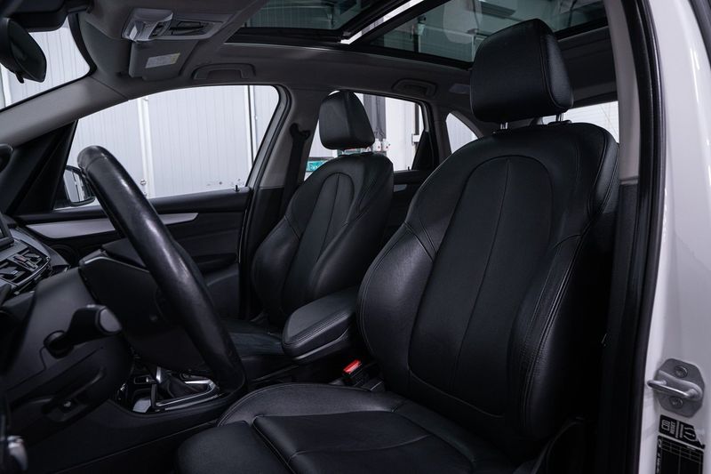 BMW 218 bild 9
