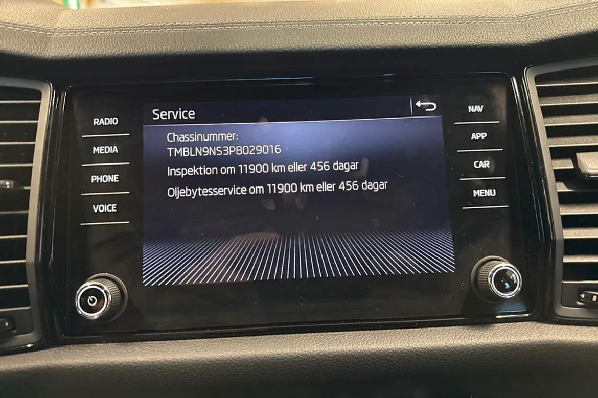Vehicle image 16
