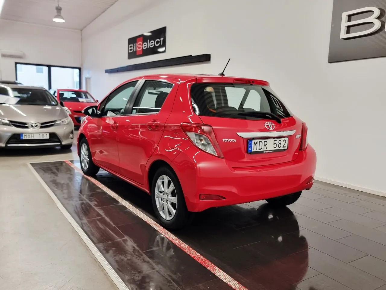 Vehicle image 15