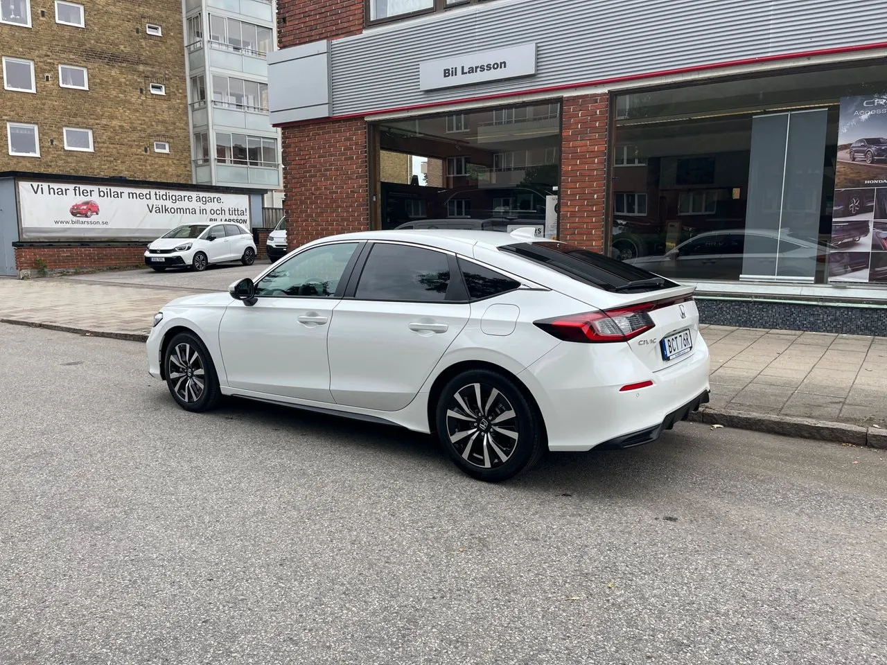 Vehicle image 3