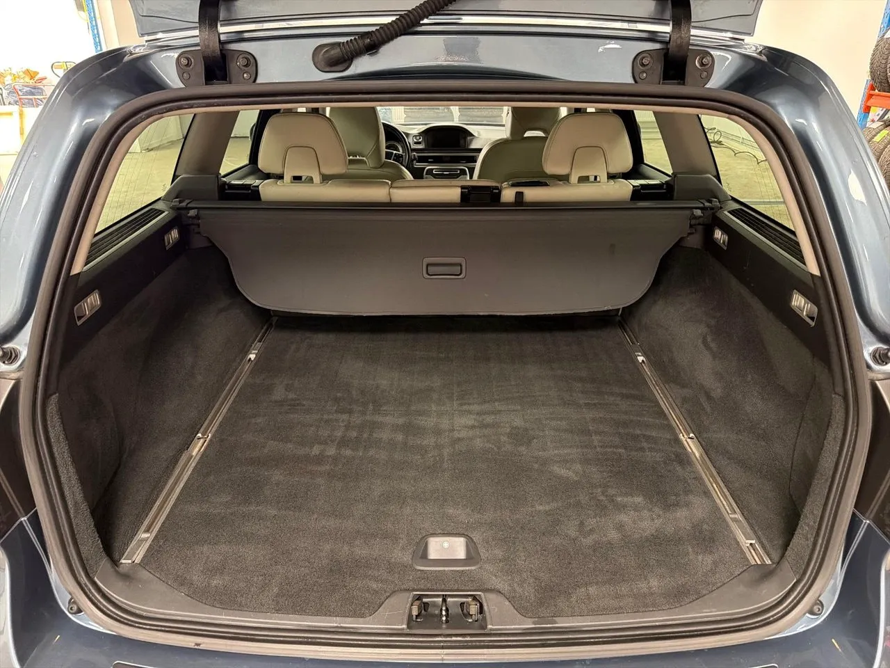 Vehicle image 25
