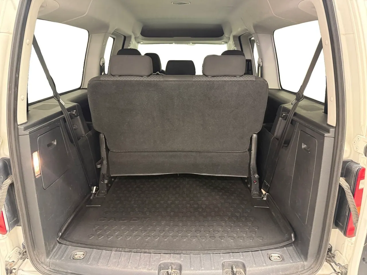Vehicle image 16