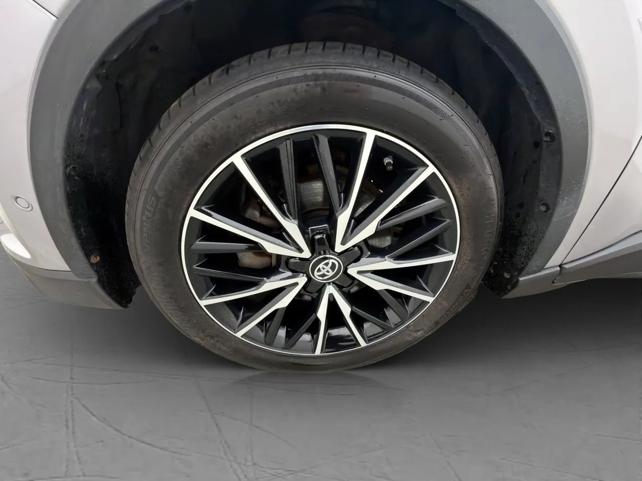 Vehicle image 30