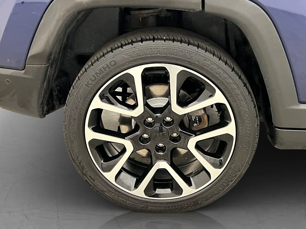 Vehicle image 32