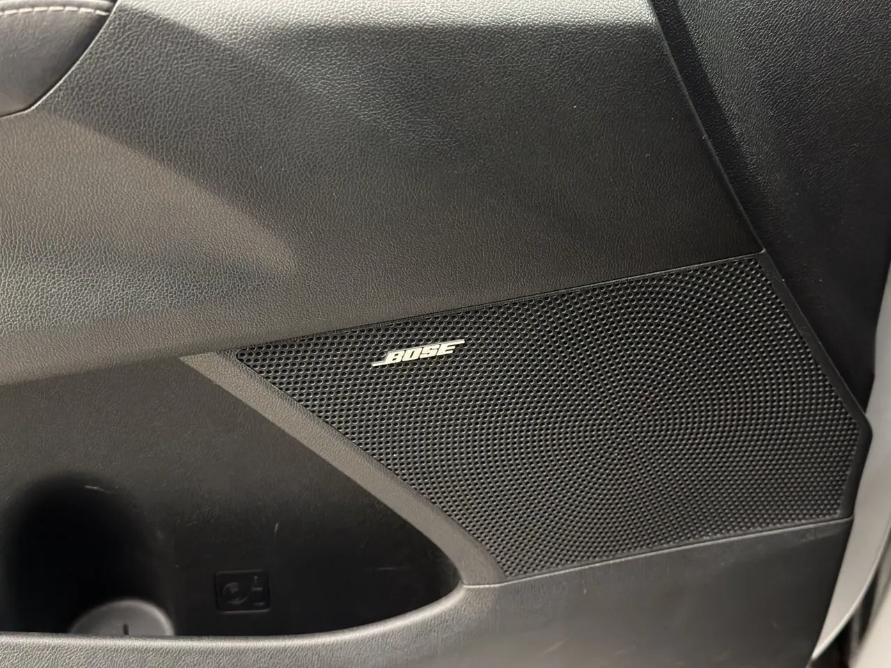 Vehicle image 32