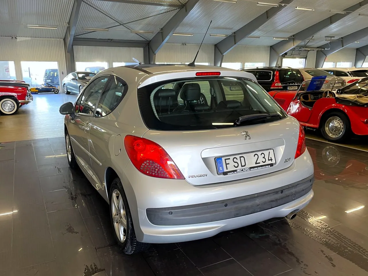 Vehicle image 4