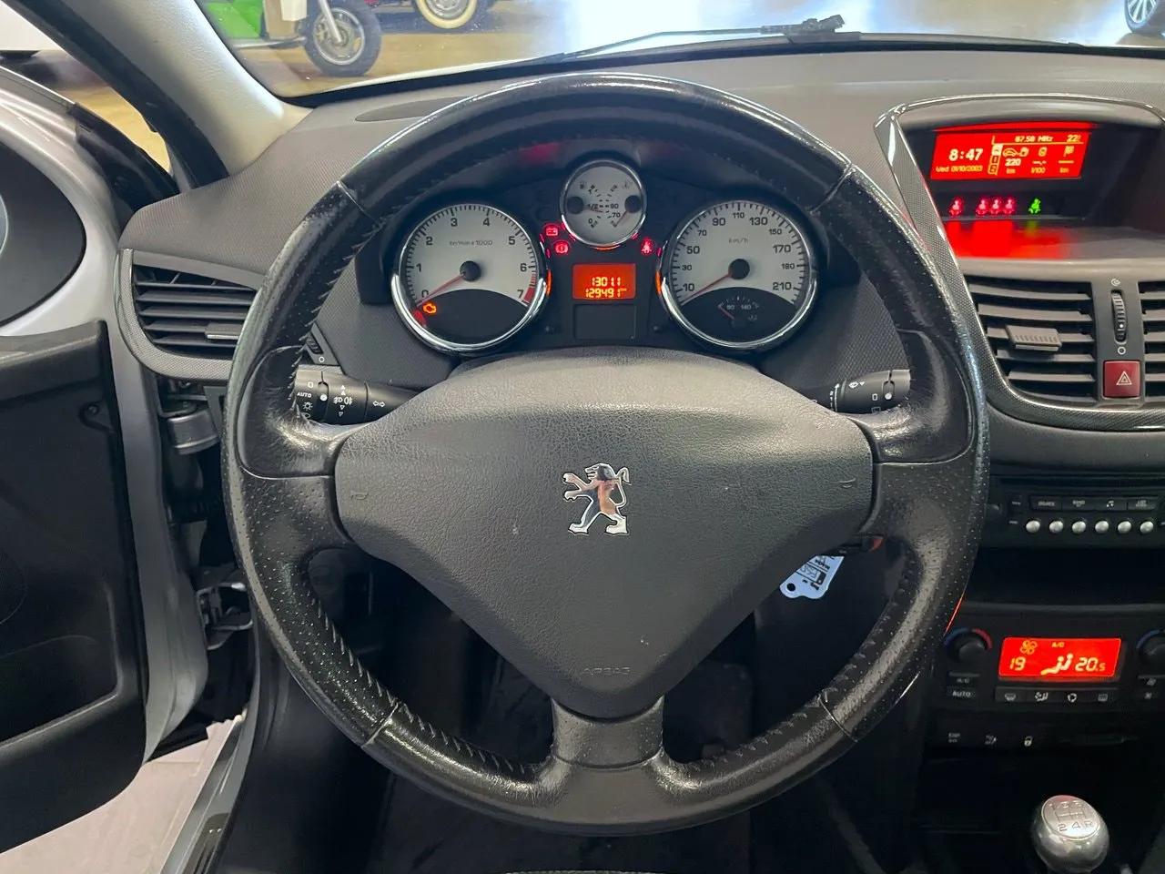 Vehicle image 10