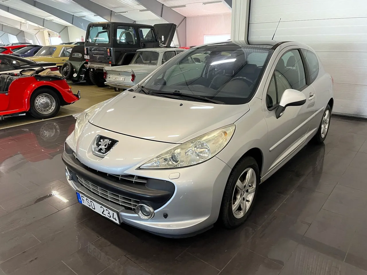 Vehicle image 5