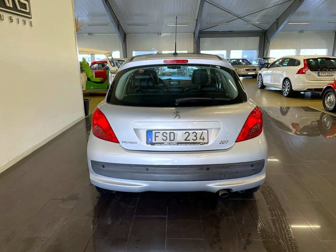 Vehicle image 3