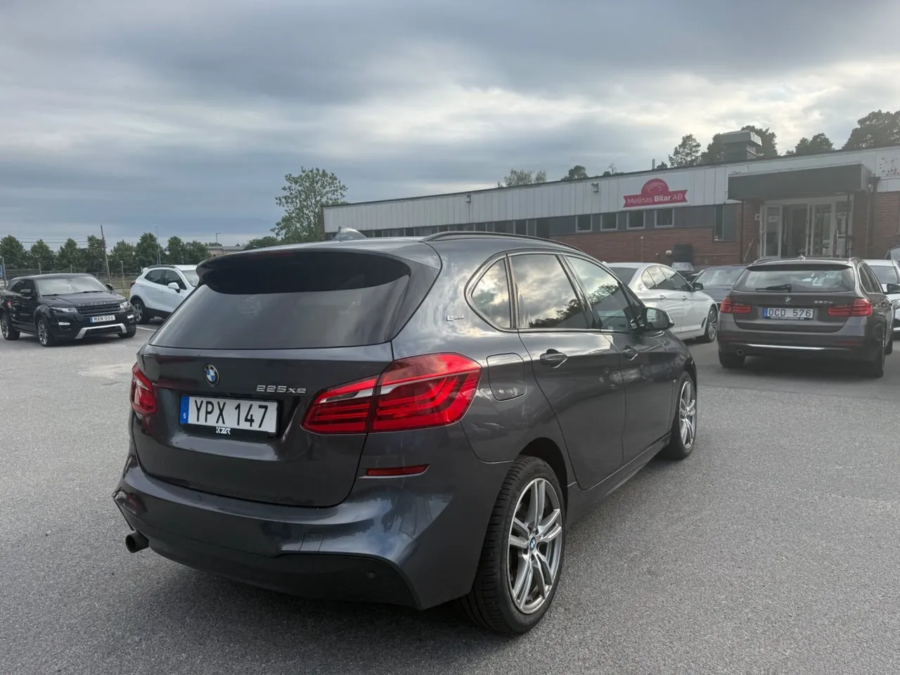 Vehicle image 4