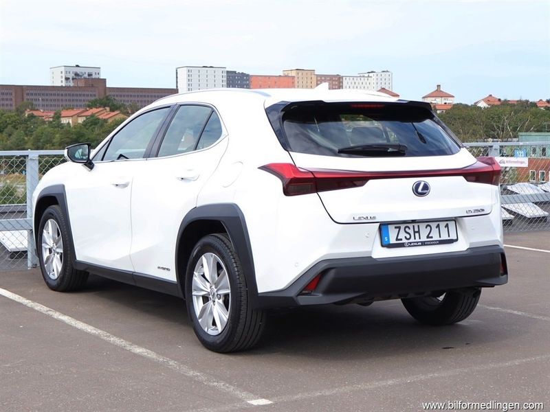 Lexus UX bild 3