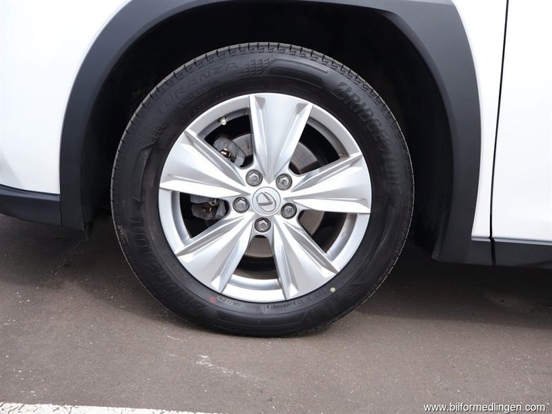Lexus UX bild 21