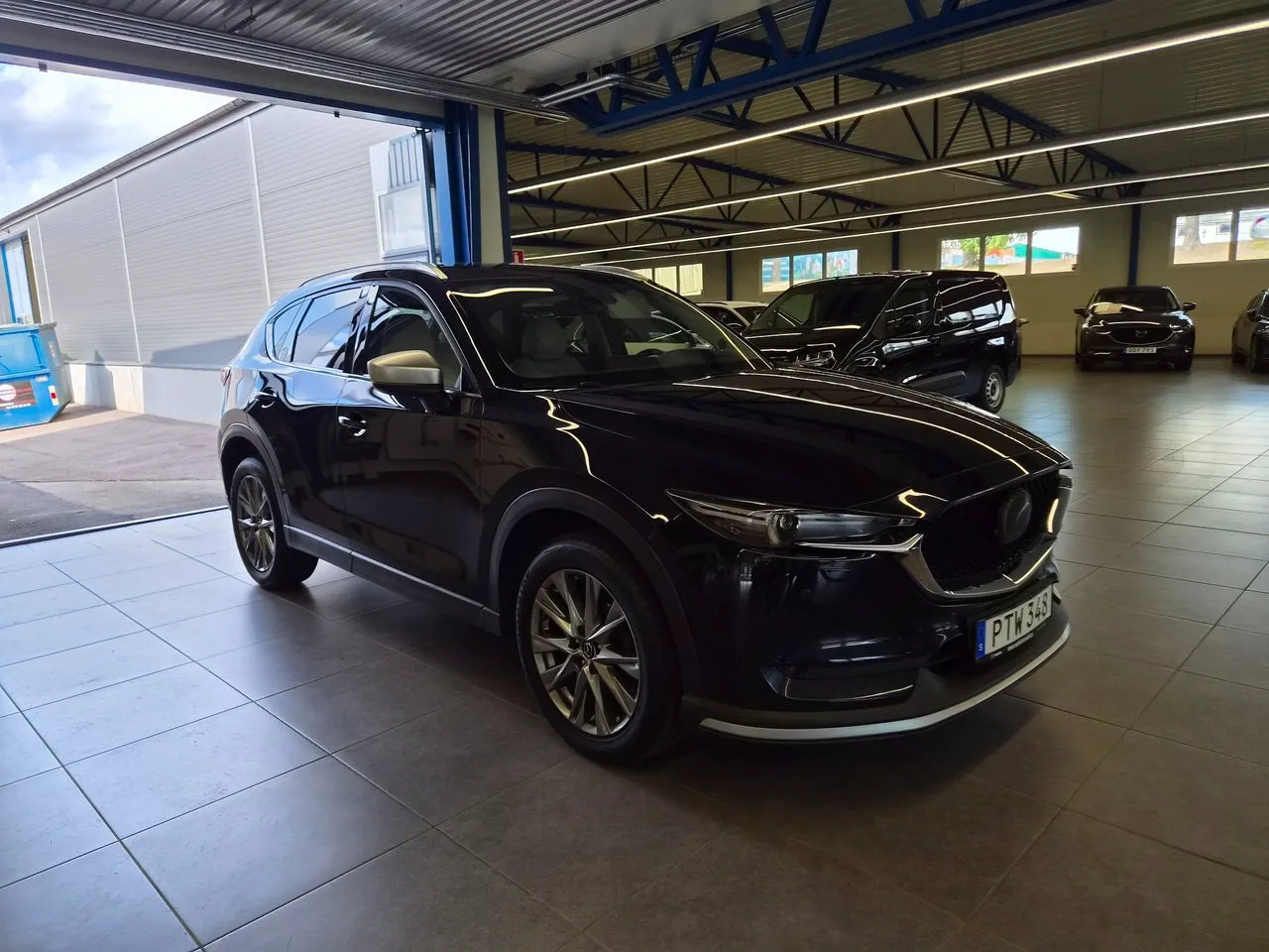 Vehicle image 5
