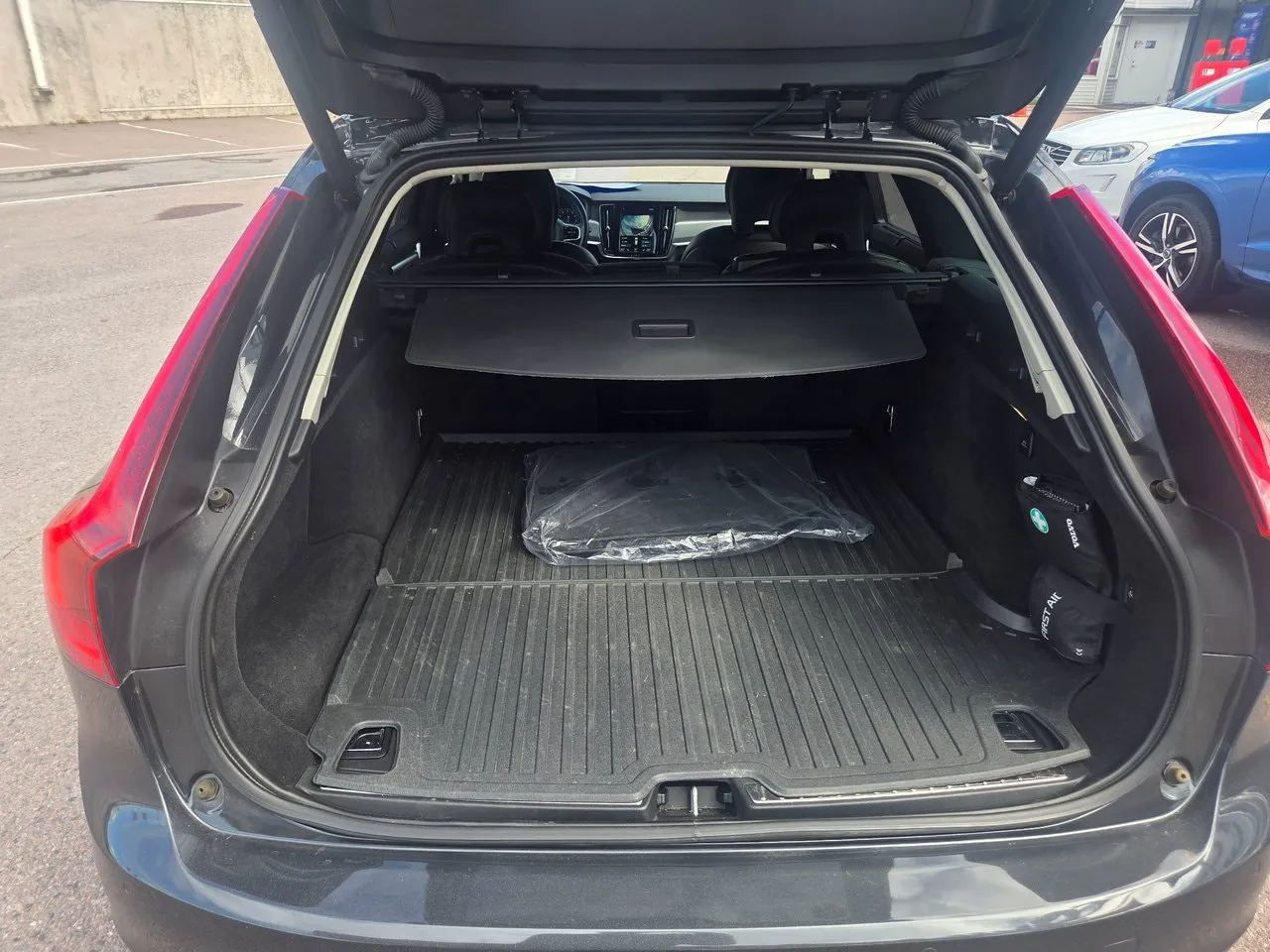 Vehicle image 7