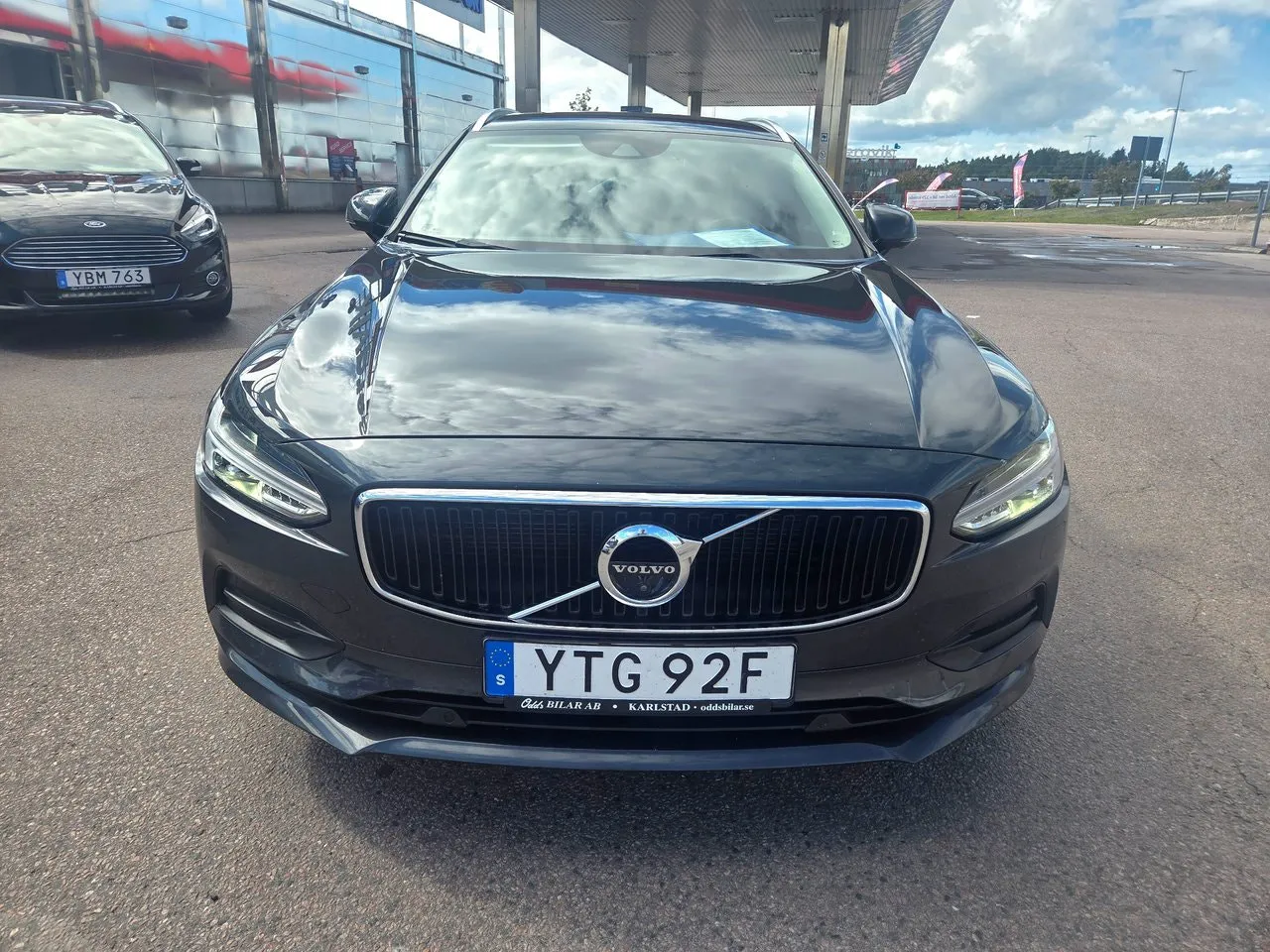 Vehicle image 15