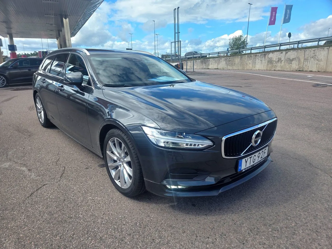 Vehicle image 13