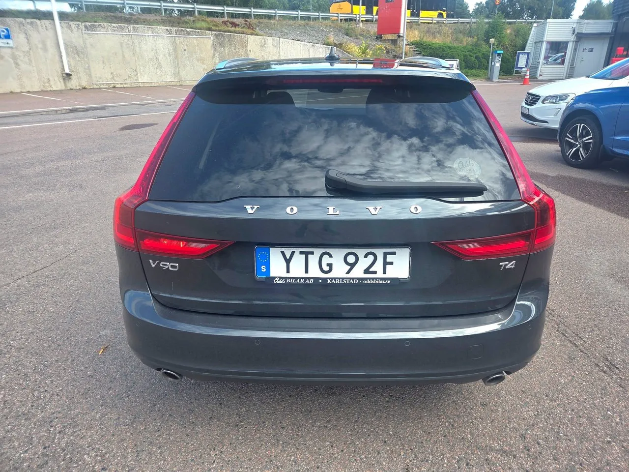 Vehicle image 5
