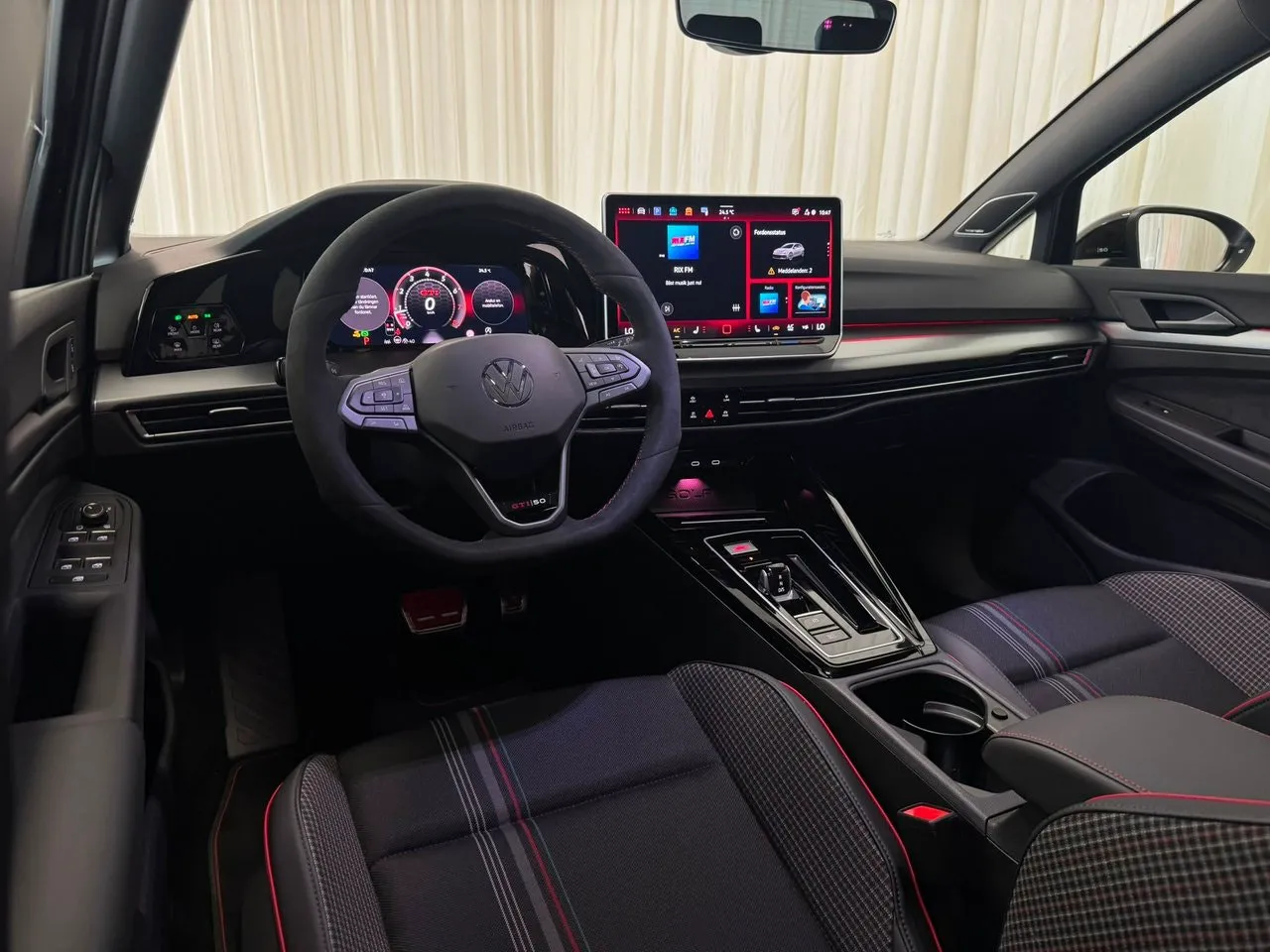 Vehicle image 32