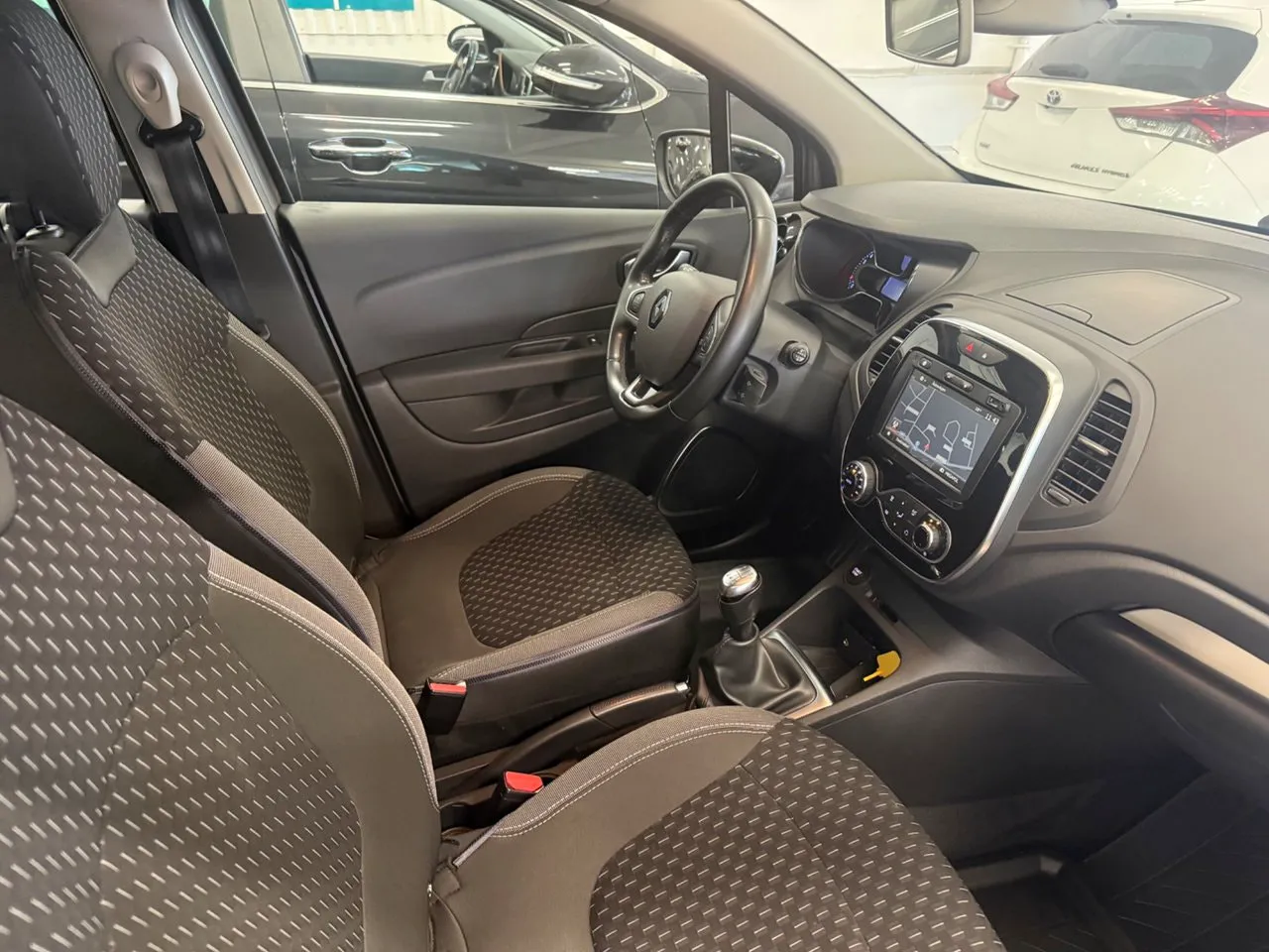 Vehicle image 16