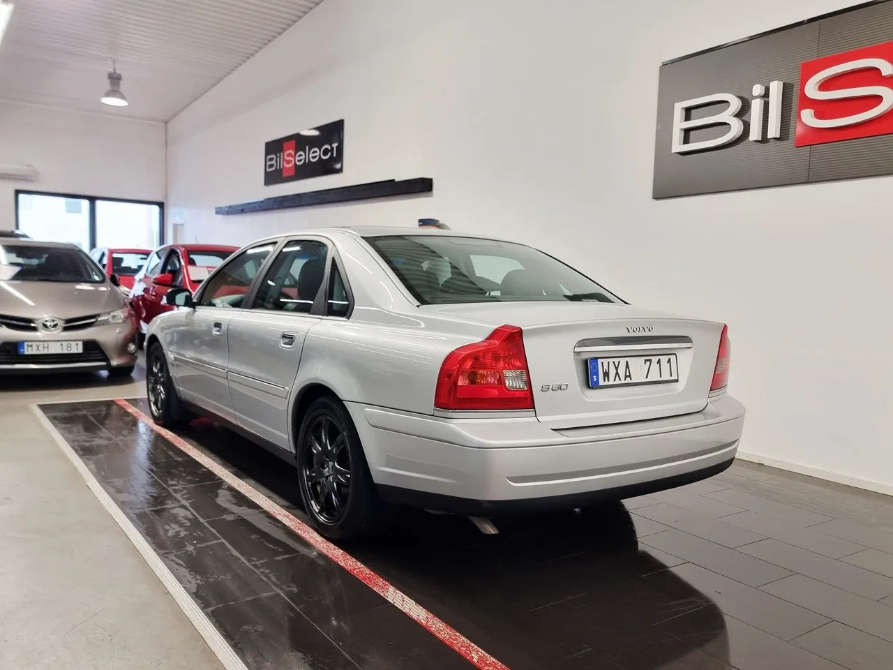 Vehicle image 11