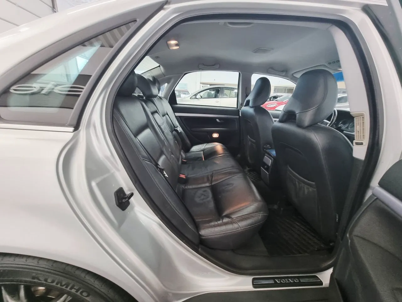 Vehicle image 16