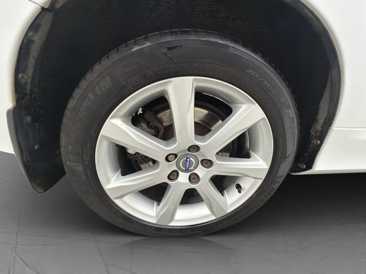 Vehicle image 30