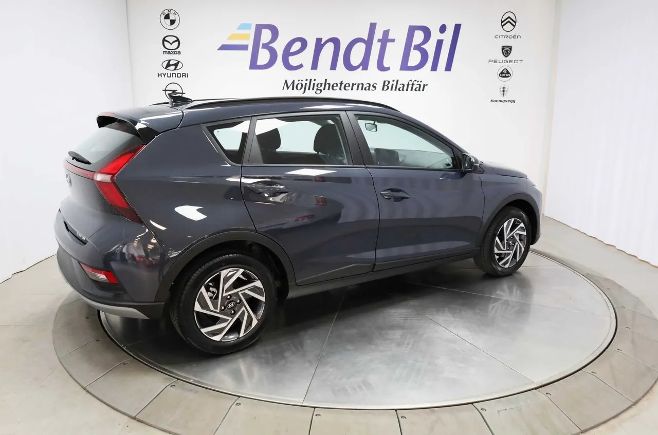 Vehicle image 16