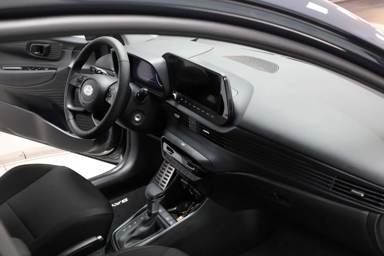 Vehicle image 15